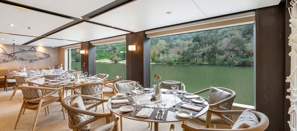 APT Guided Tours & River Cruises, MS Estrela Restaurant.jpg